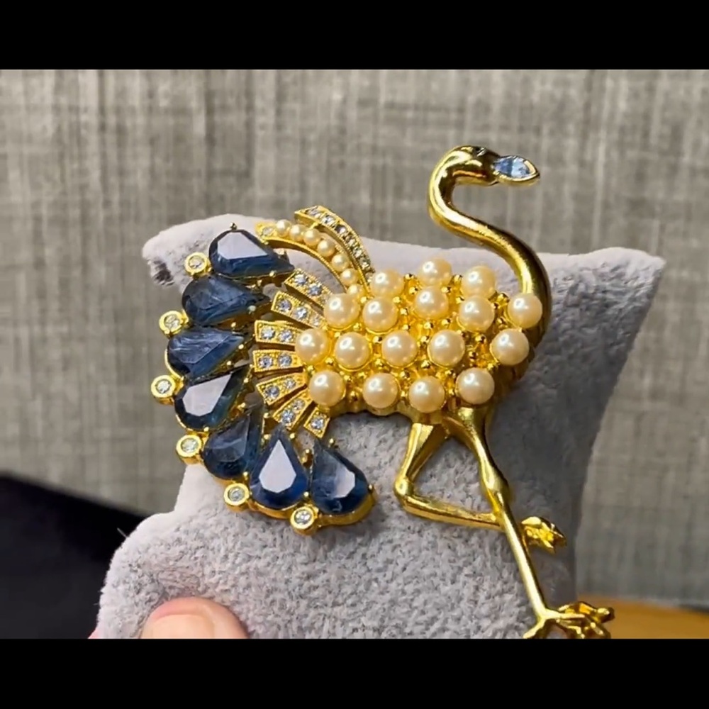 VTG RARE 1928 Elegant Gold and Blue Peacock Brooch - Picture 2 of 16